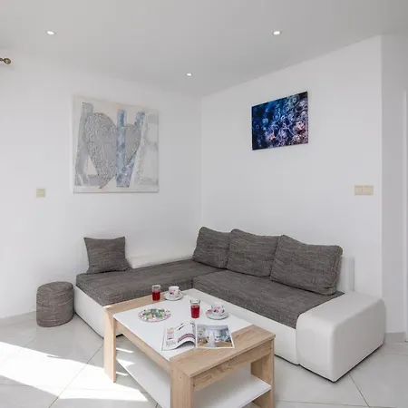 New Seaview Apartment